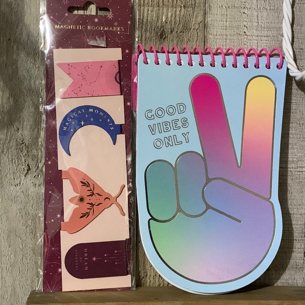 Bundle 
Magnetic Bookmark and Note pad